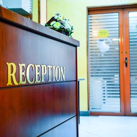Hotel Reina Букурещ Екстериор снимка