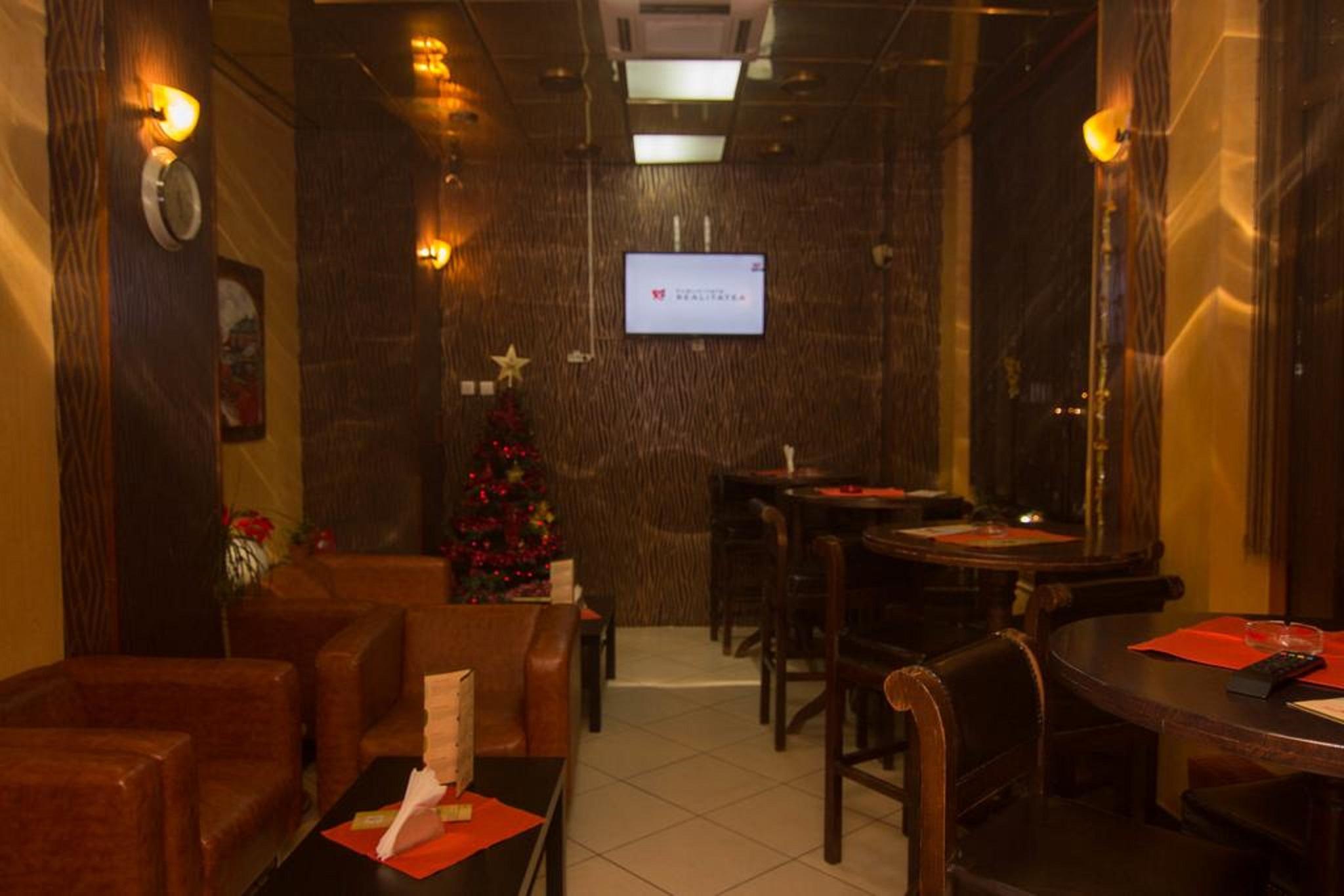 Hotel Reina Букурещ Екстериор снимка