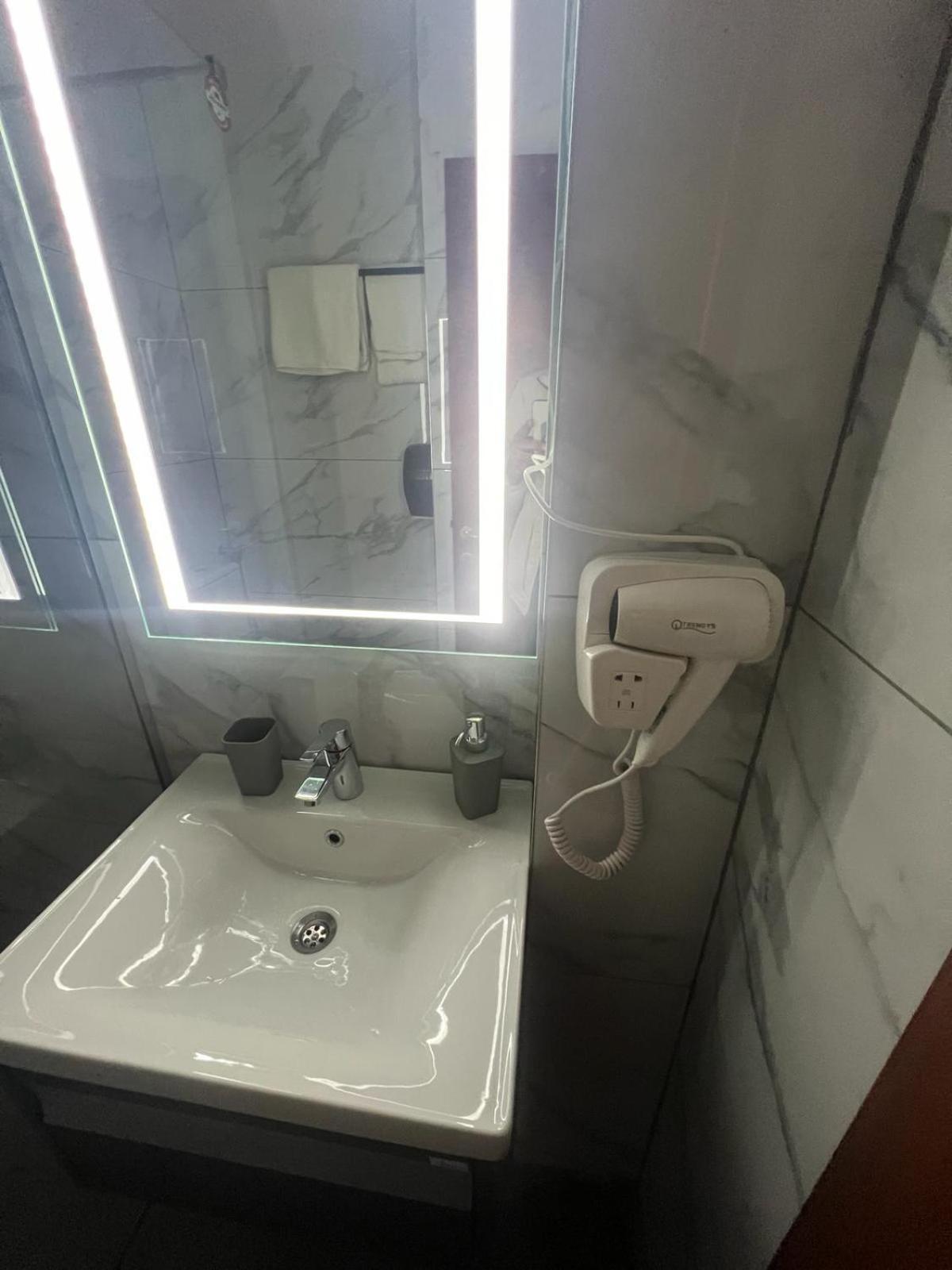 Hotel Reina Букурещ Екстериор снимка