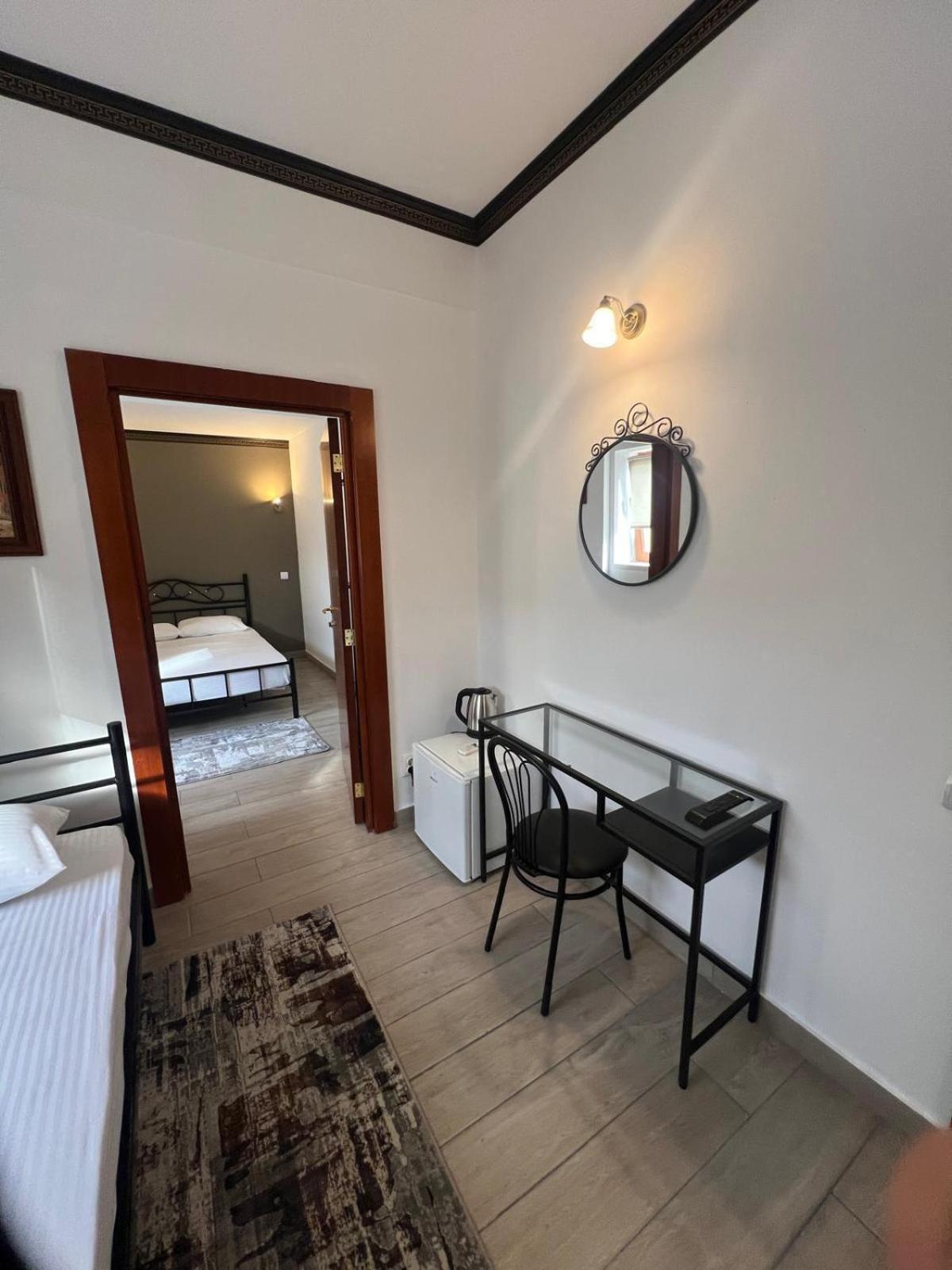 Hotel Reina Букурещ Екстериор снимка