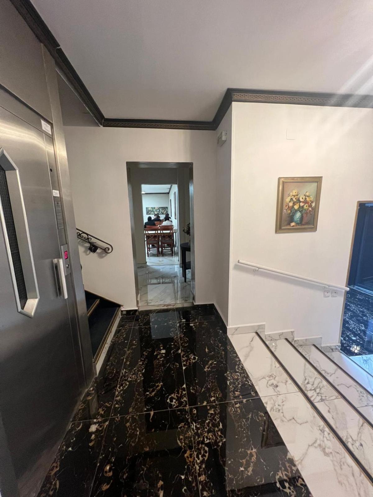 Hotel Reina Букурещ Екстериор снимка