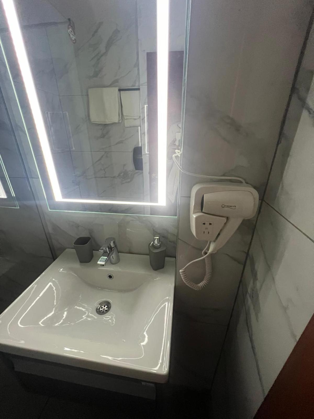 Hotel Reina Букурещ Екстериор снимка