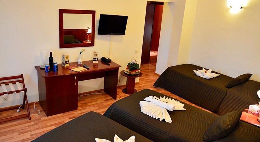 Hotel Reina Букурещ Екстериор снимка