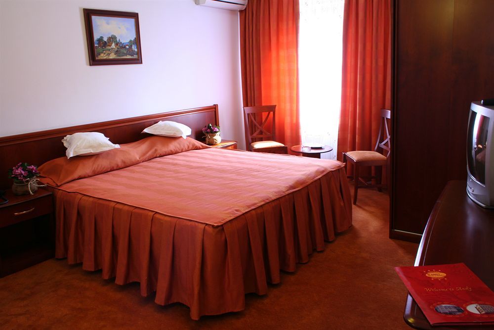 Hotel Reina Букурещ Екстериор снимка