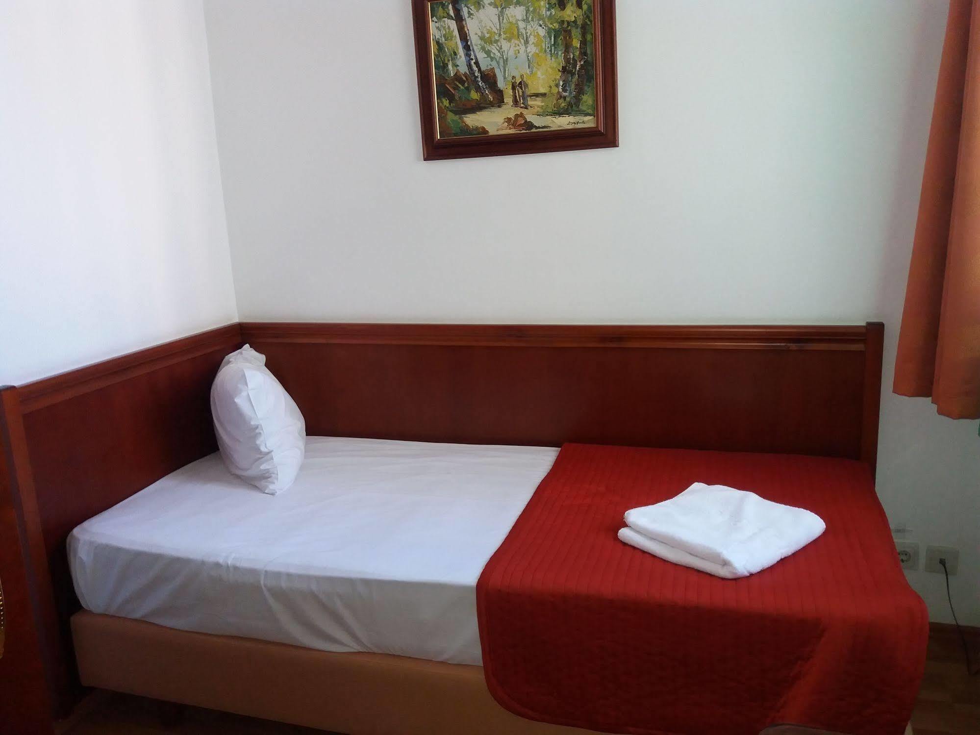 Hotel Reina Букурещ Екстериор снимка