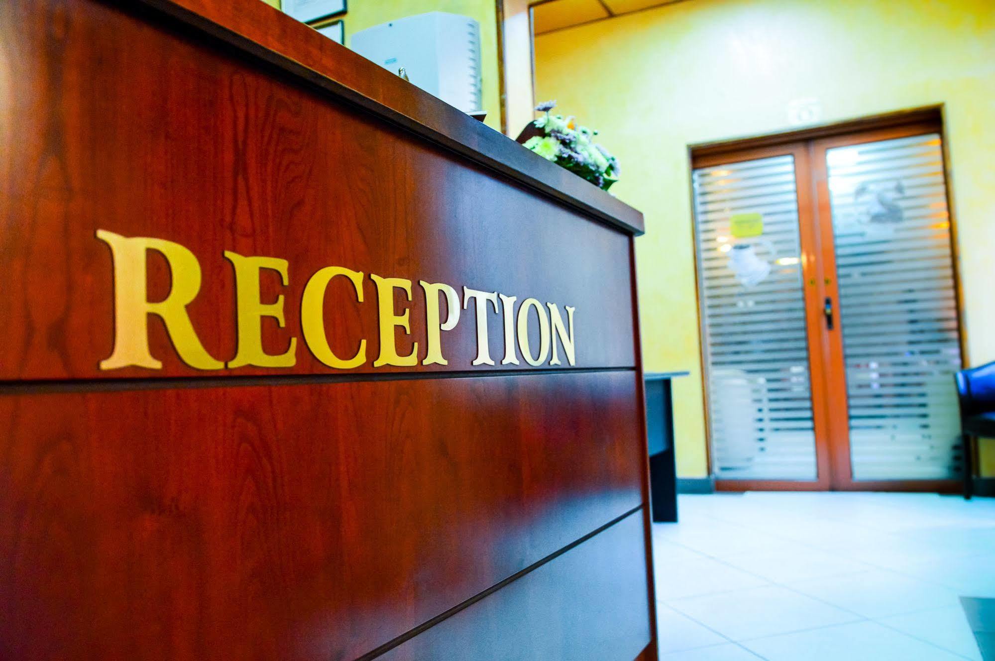 Hotel Reina Букурещ Екстериор снимка
